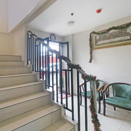 Oyo 896 Silverio Suites Manila Kültér fotó
