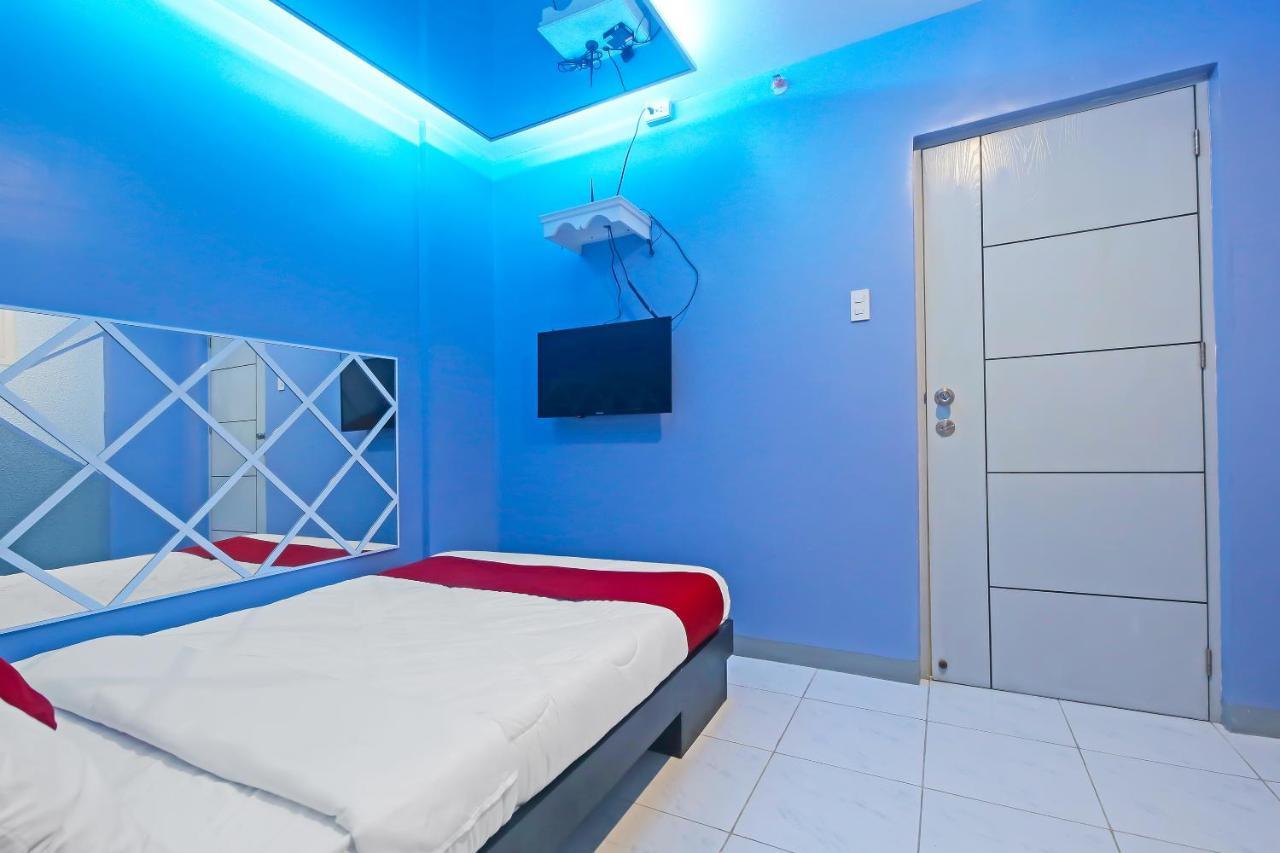 Oyo 896 Silverio Suites Manila Kültér fotó